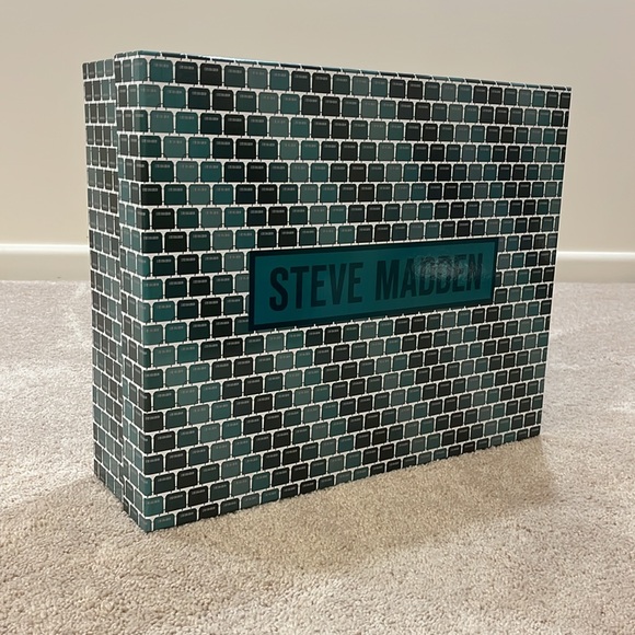 Steve Madden All About the Evelyn Set in Cedar Green - Picture 3 of 4